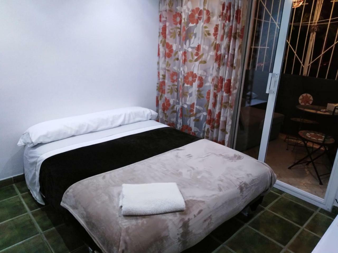 سانت بوي ديل يوبريغات Private Rooms - Airport المظهر الخارجي الصورة